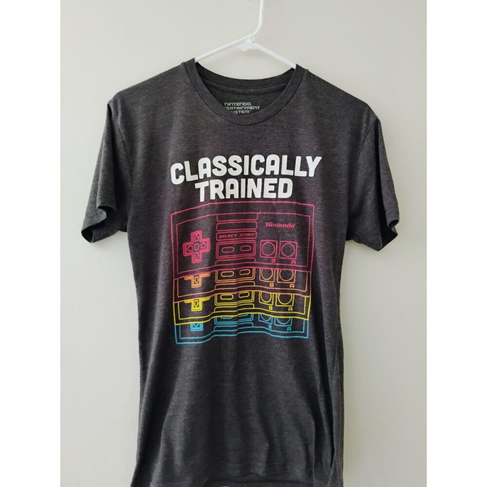 Men's Small/Women's Medium Nintendo T-shirt. Gamer. Super Mario Video Games.